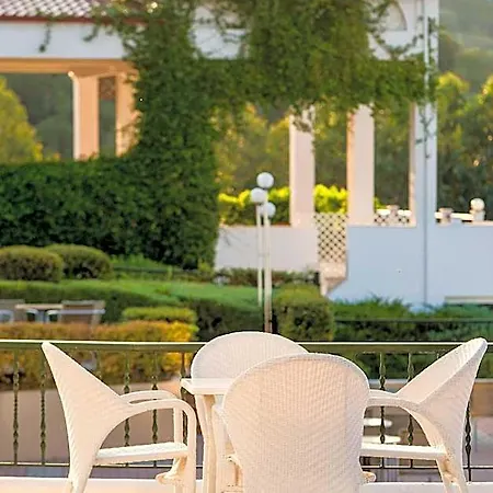 Alexandros Palace فندق أمولياني
